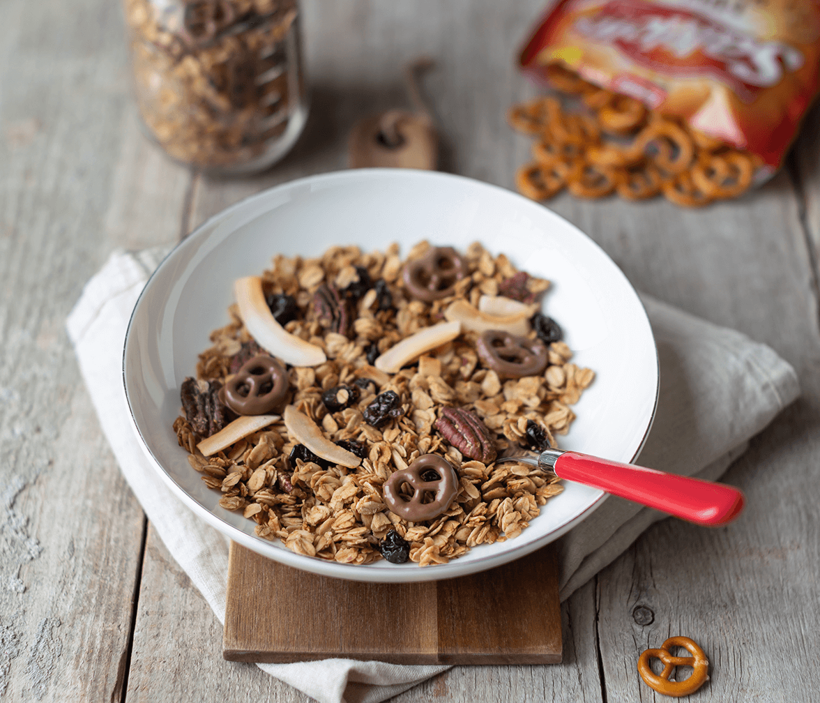 Kokos-Granola mit Mini-Salzbrezeln