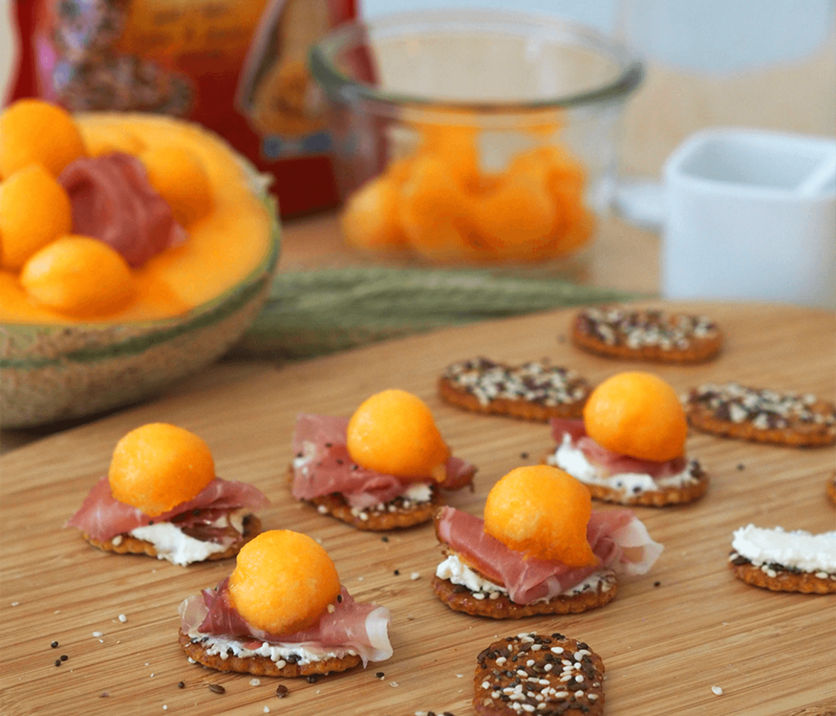 Rohschinken-Melonen-Cracker