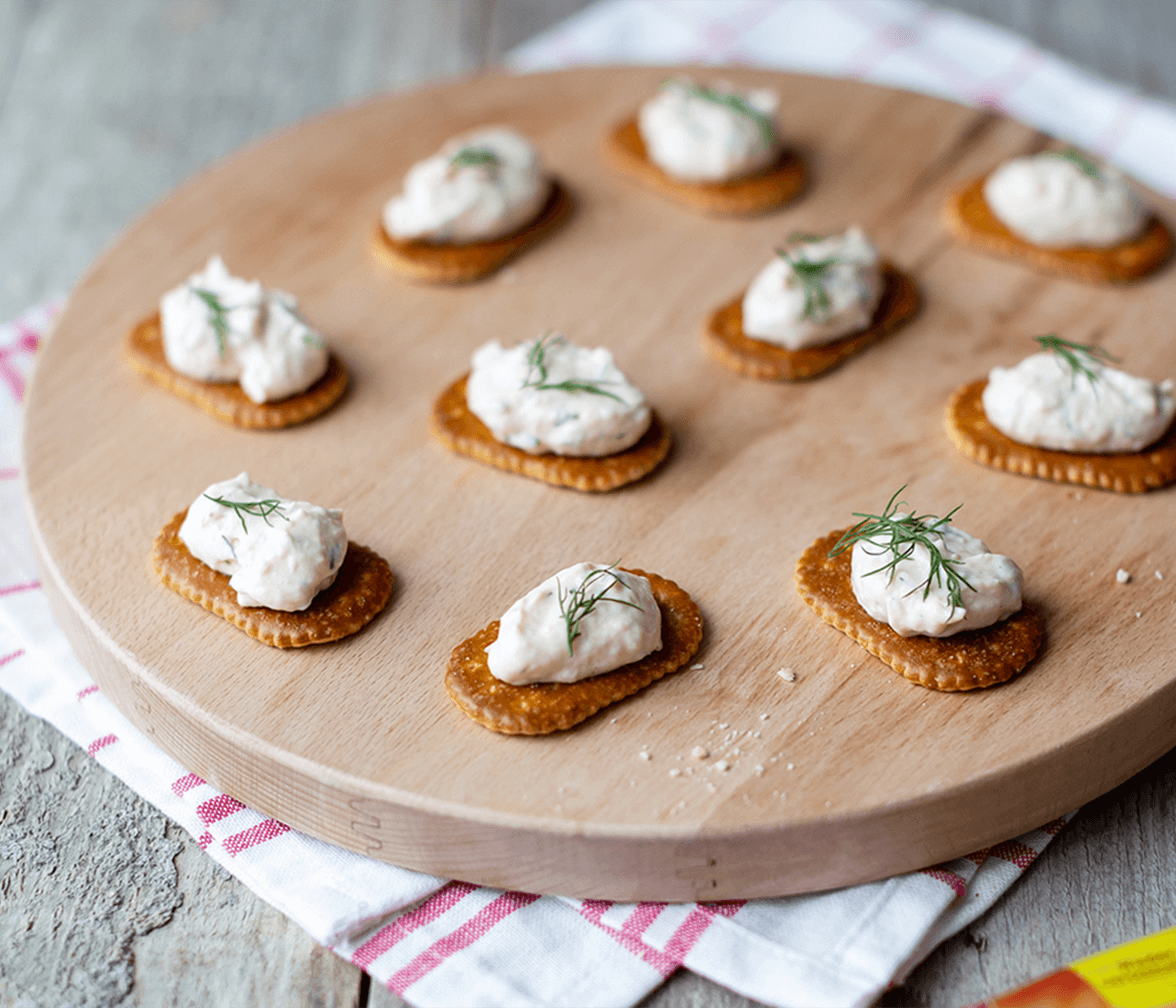 Lachs-Frischkäse-Cracker