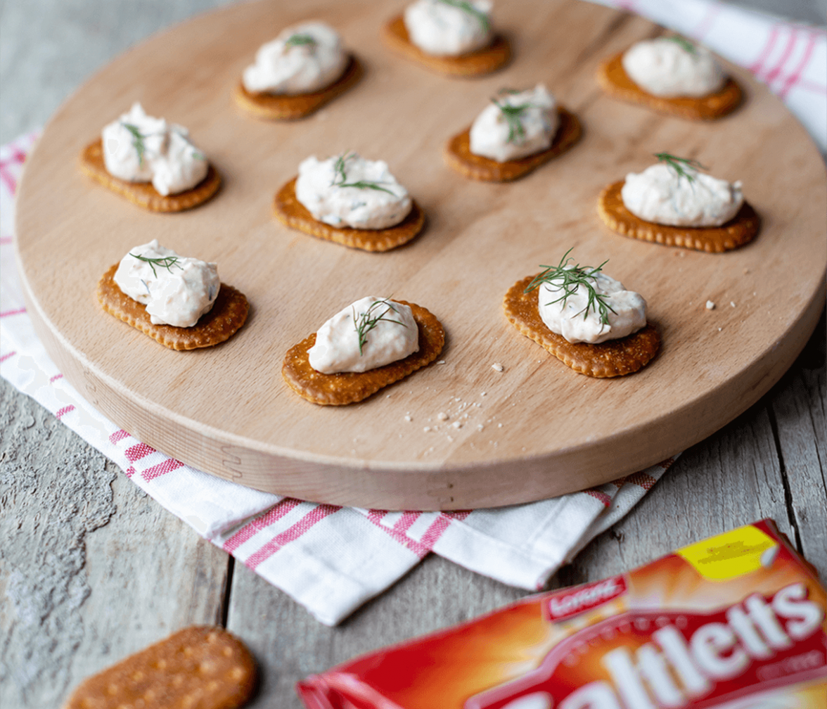 Lachs-Frischkäse-Cracker