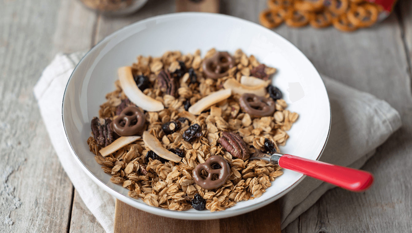 Kokos-Granola mit Mini-Salzbrezeln