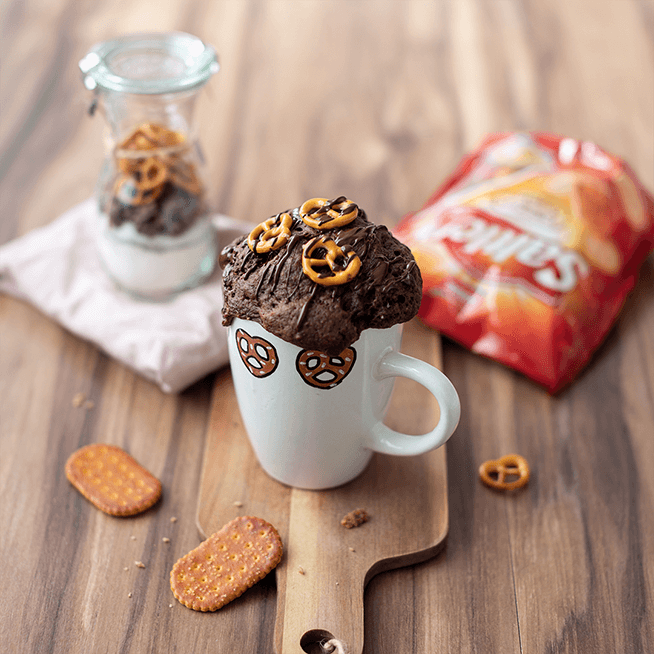 Mikrowellen-Schokokuchen mit Mini-Salzbrezeln